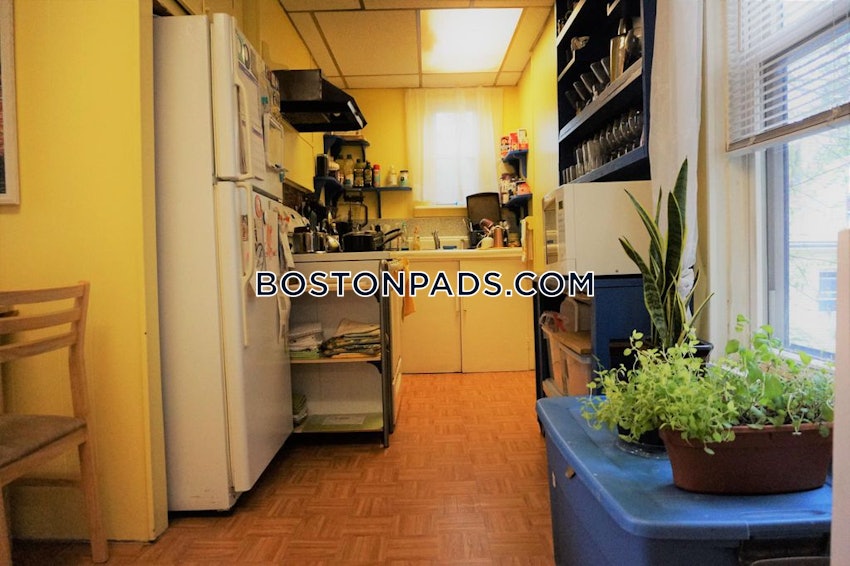 SOMERVILLE - WINTER HILL - 3 Beds, 1 Bath - Image 9