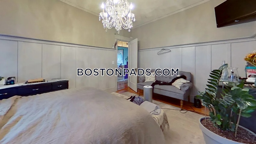 NEWTON - NEWTON CORNER - 4 Beds, 1 Bath - Image 9