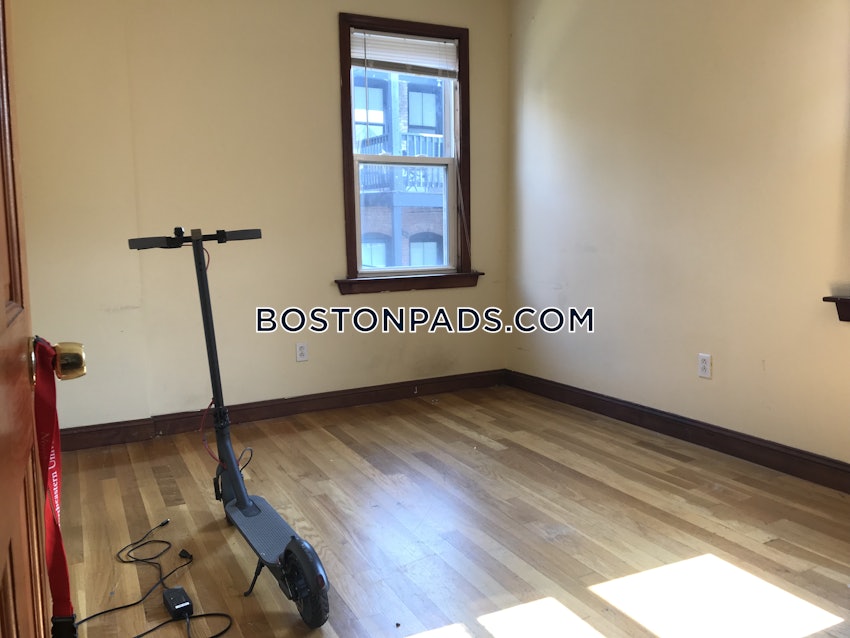 BOSTON - MISSION HILL - 5 Beds, 2 Baths - Image 7