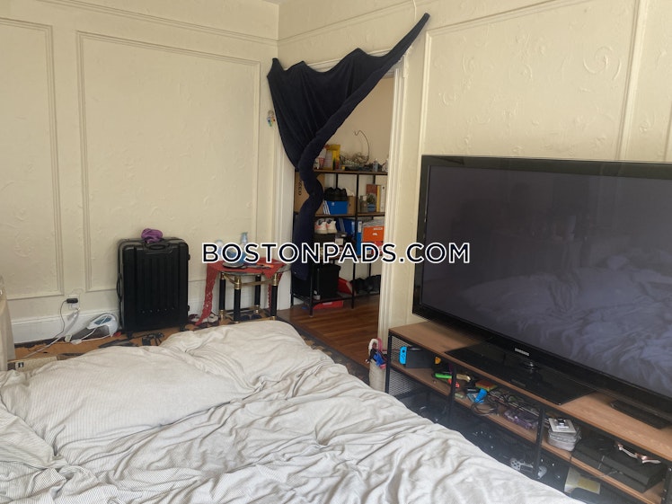 Commonwealth Ave., Boston