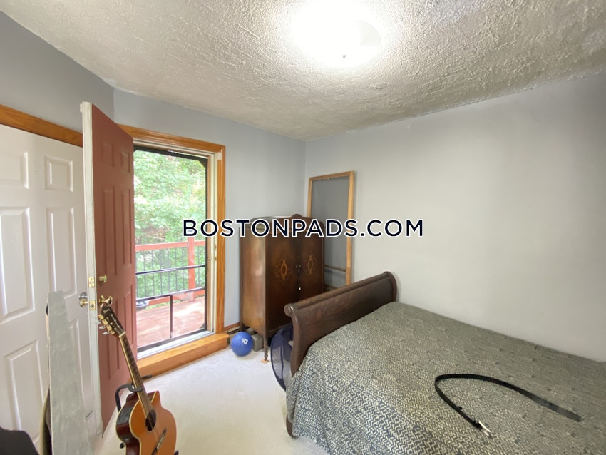 BOSTON - FORT HILL - 2 Beds, 1 Bath - Image 9