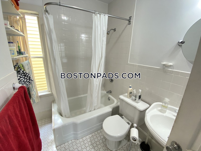 BOSTON - FORT HILL - 2 Beds, 1 Bath - Image 8