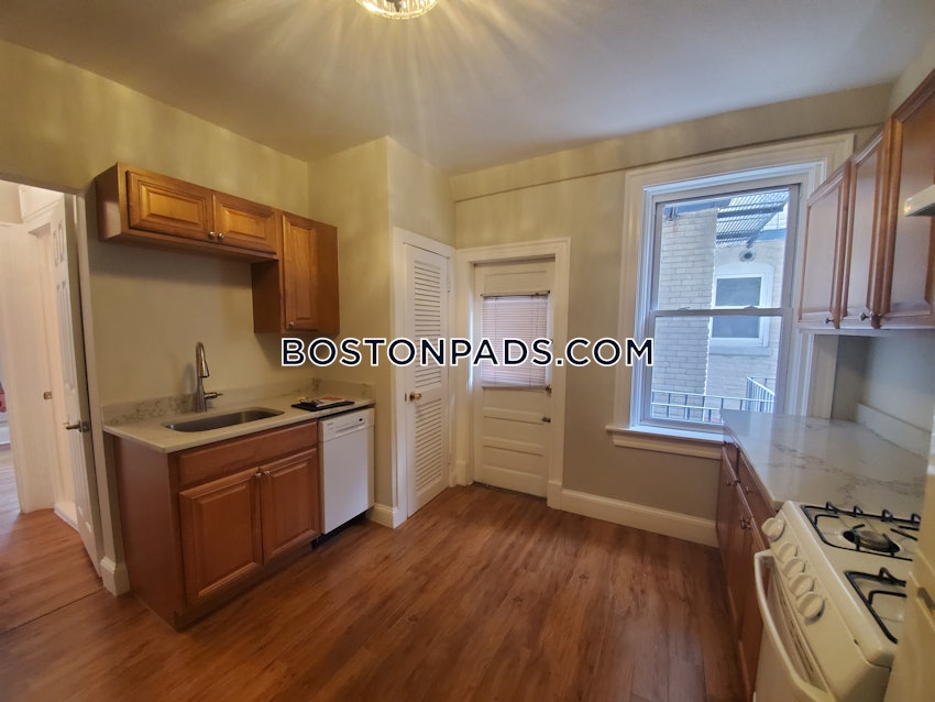 BOSTON - NORTH END - 3 Beds, 1 Bath - Image 2