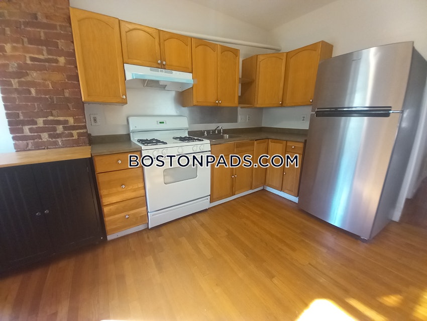 BOSTON - DORCHESTER/SOUTH BOSTON BORDER - 3 Beds, 1 Bath - Image 1