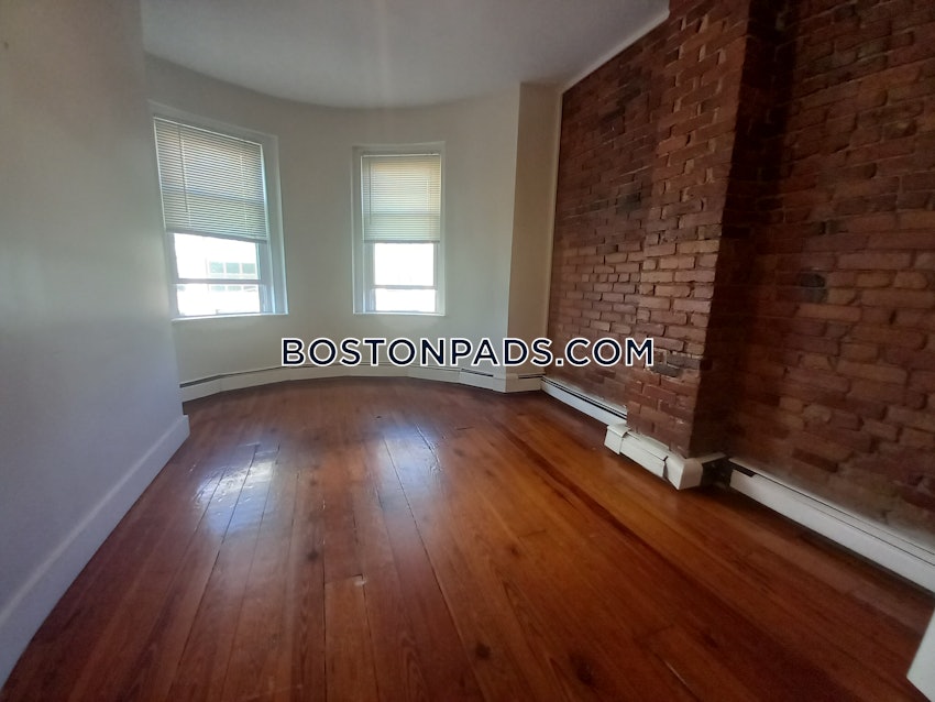 BOSTON - DORCHESTER/SOUTH BOSTON BORDER - 3 Beds, 1 Bath - Image 1