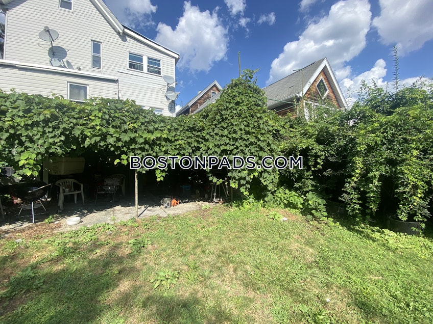 Medford - $3,900+ /month