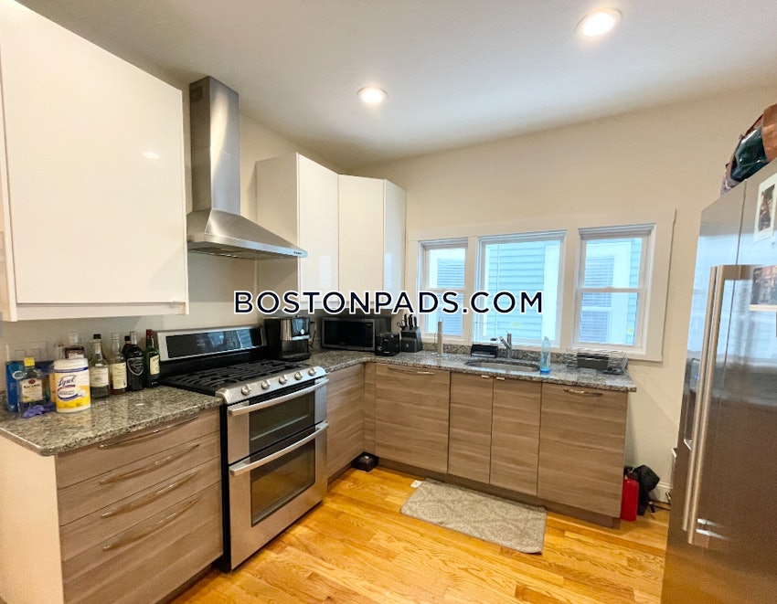 BOSTON - DORCHESTER/SOUTH BOSTON BORDER - 3 Beds, 1 Bath - Image 2