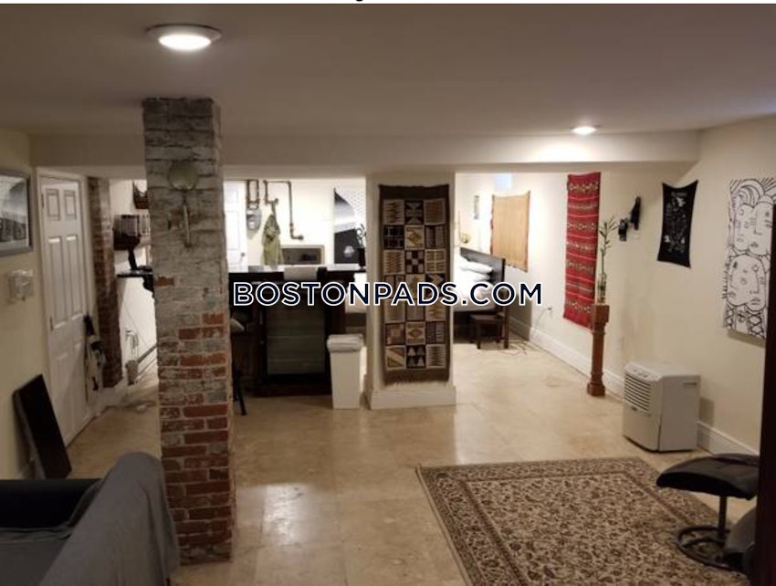 BOSTON - FORT HILL - 5 Beds, 3.5 Baths - Image 1