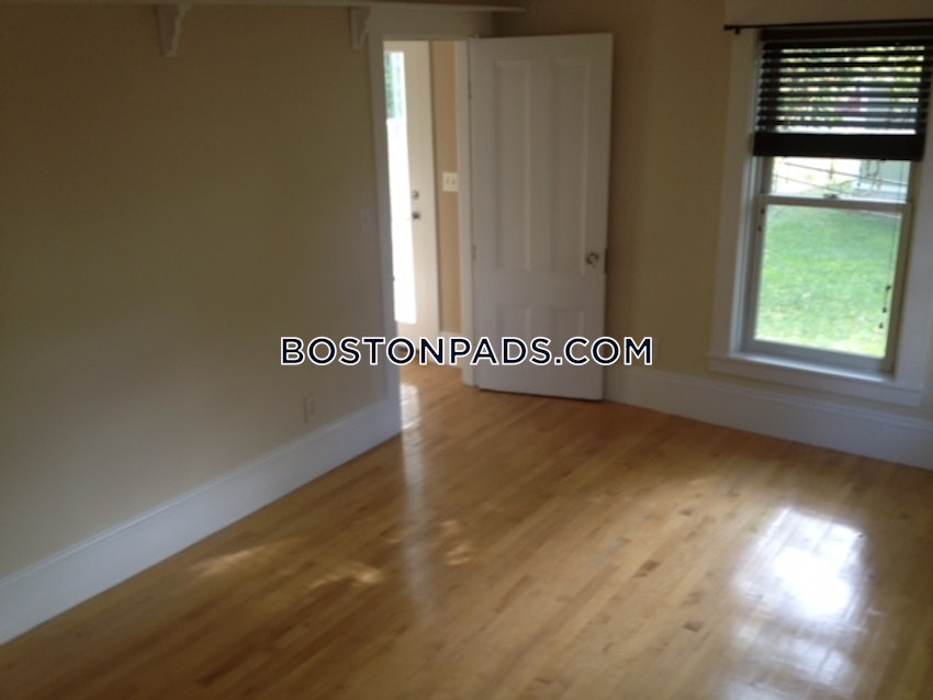 BOSTON - FORT HILL - 5 Beds, 3.5 Baths - Image 10