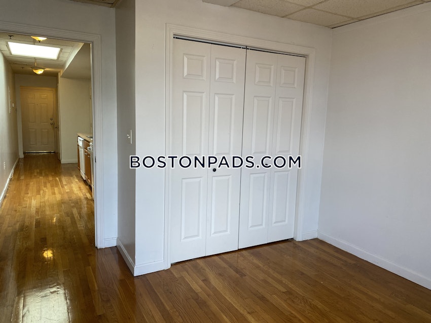 MEDFORD - MEDFORD SQUARE - Studio , 1 Bath - Image 2