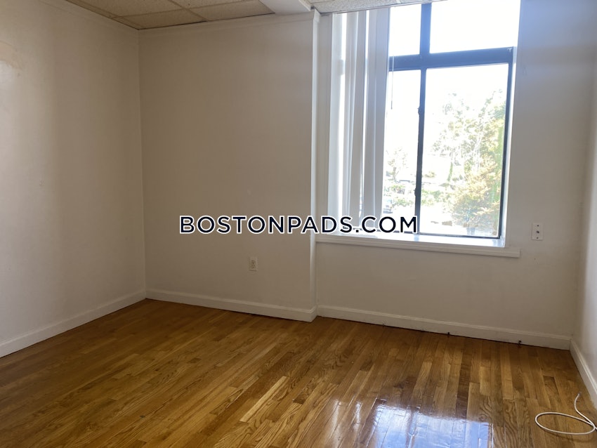 MEDFORD - MEDFORD SQUARE - Studio , 1 Bath - Image 8