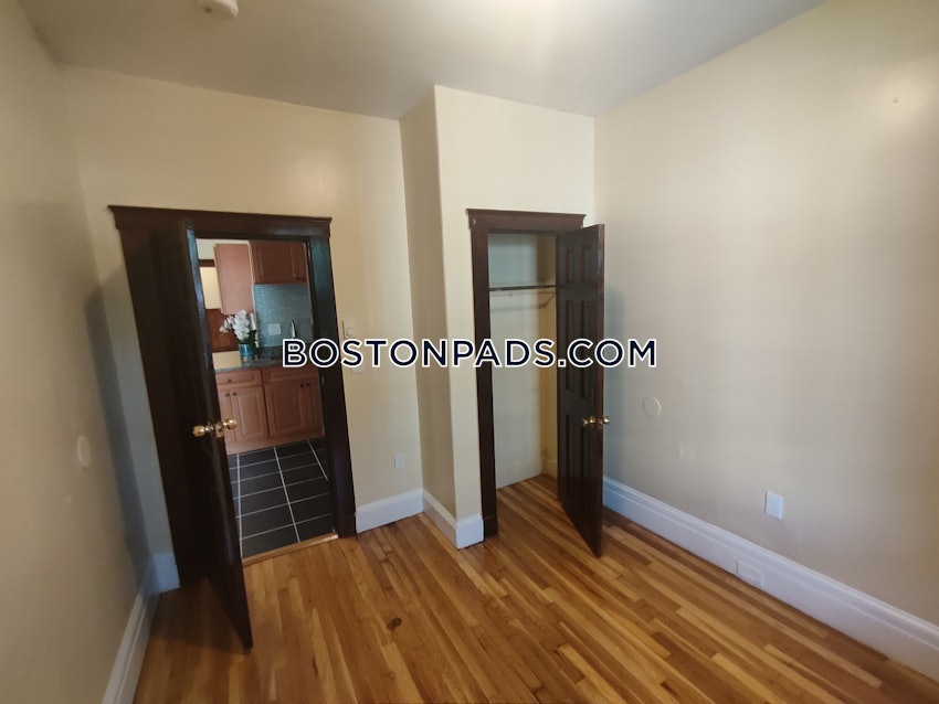 BOSTON - ROXBURY - 4 Beds, 1 Bath - Image 10