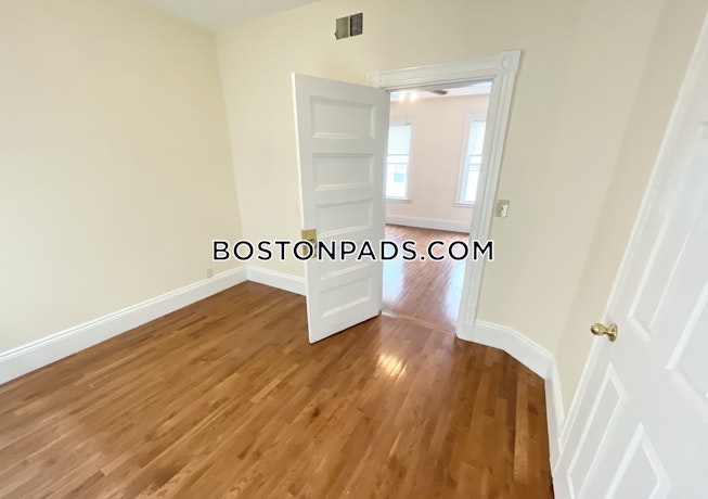 Boston - $3,600+ /mo