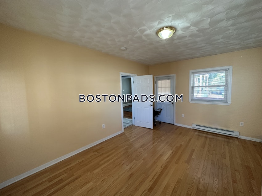 MEDFORD - TUFTS - 6 Beds, 2.5 Baths - Image 4