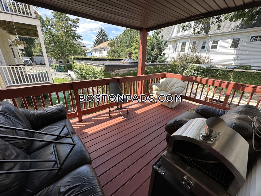 MEDFORD - TUFTS - 6 Beds, 2.5 Baths - Image 18