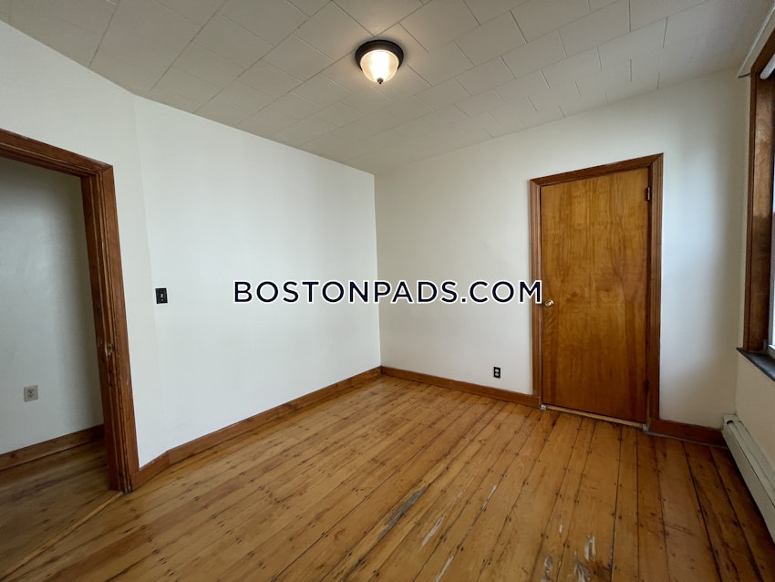 BOSTON - MISSION HILL - 3 Beds, 1 Bath - Image 33