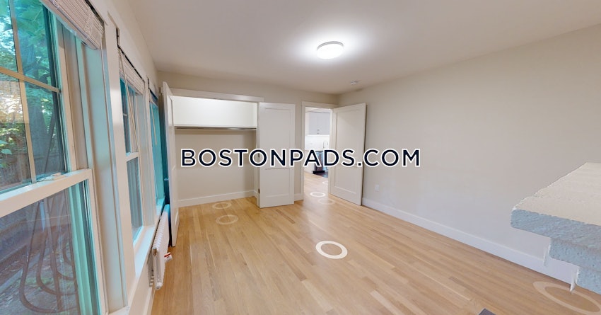 CAMBRIDGE - HARVARD SQUARE - 2 Beds, 1 Bath - Image 2