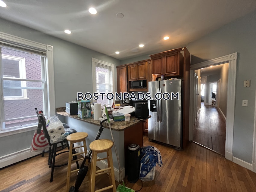 BOSTON - MISSION HILL - 5 Beds, 2 Baths - Image 4