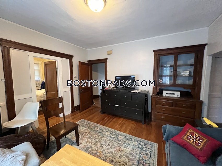 SOMERVILLE - TUFTS - 4 Beds, 1 Bath - Image 18