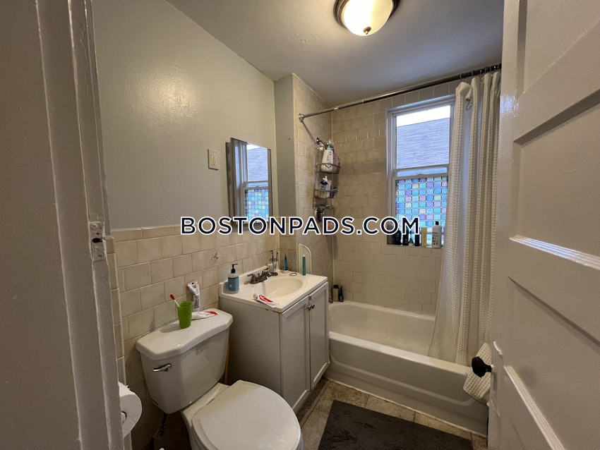 SOMERVILLE - TUFTS - 4 Beds, 1 Bath - Image 10