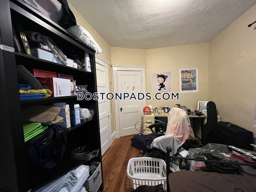 SOMERVILLE - TUFTS - 4 Beds, 1 Bath - Image 5