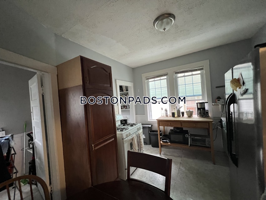 SOMERVILLE - TUFTS - 4 Beds, 1 Bath - Image 6