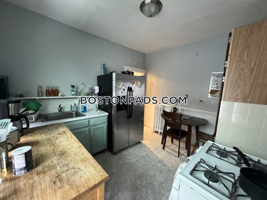 SOMERVILLE - TUFTS - 4 Beds, 1 Bath - Image 1