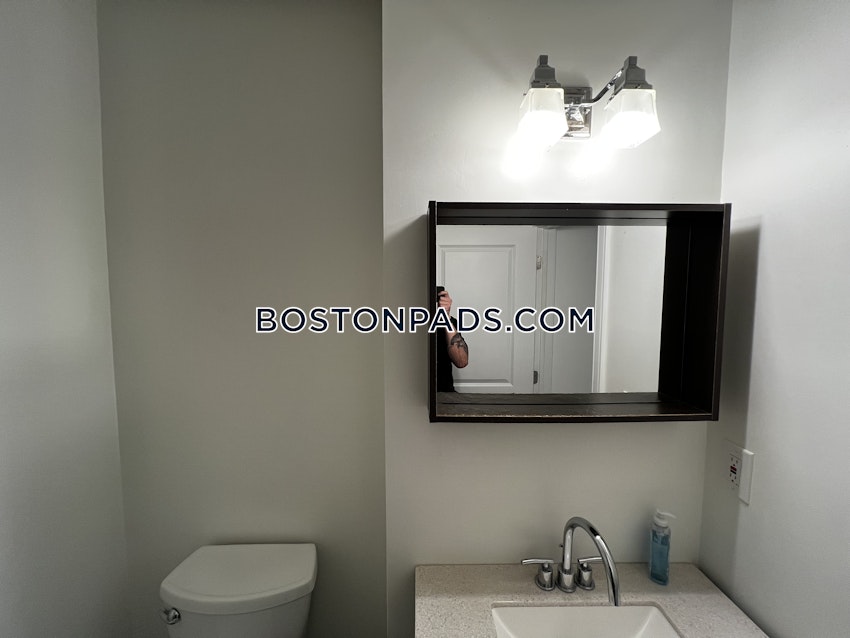 BOSTON - FORT HILL - 4 Beds, 1.5 Baths - Image 56