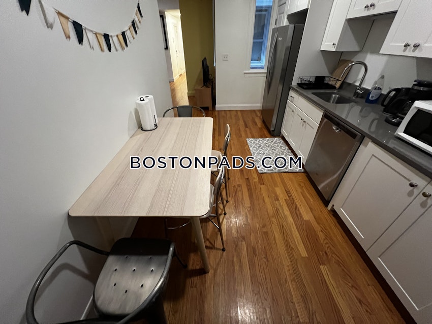 BOSTON - FORT HILL - 4 Beds, 1.5 Baths - Image 10