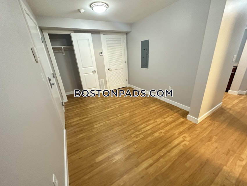 BRAINTREE - 1 Bed, 1 Bath - Image 2