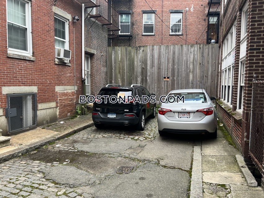 BOSTON - BAY VILLAGE - 1 Bed, 1 Bath - Image 2