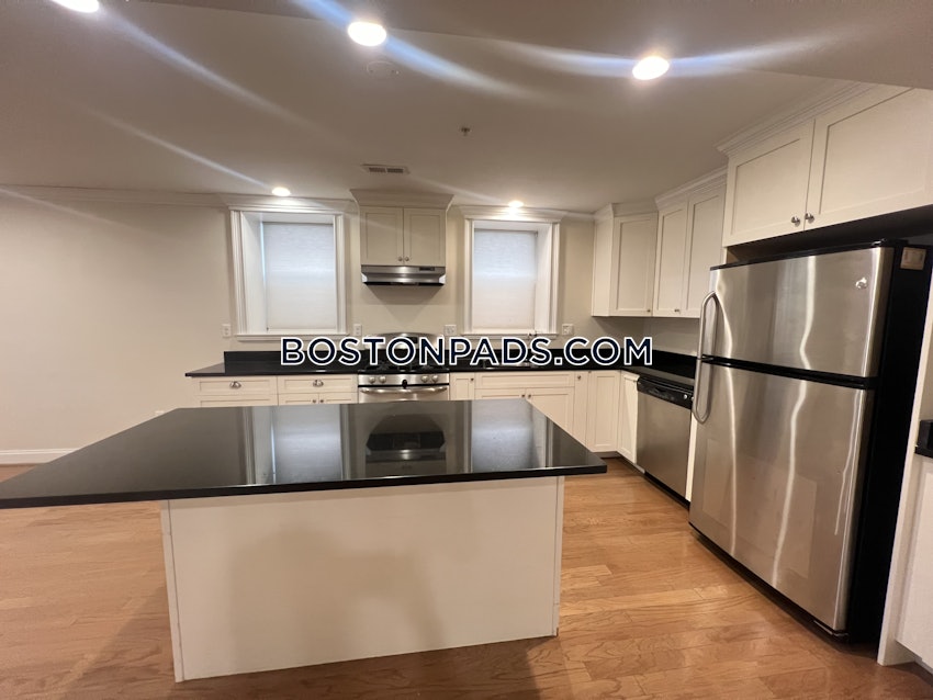 BROOKLINE - BEACONSFIELD - 2 Beds, 2 Baths - Image 2