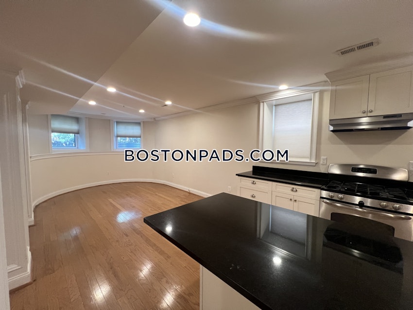 BROOKLINE - BEACONSFIELD - 2 Beds, 2 Baths - Image 3