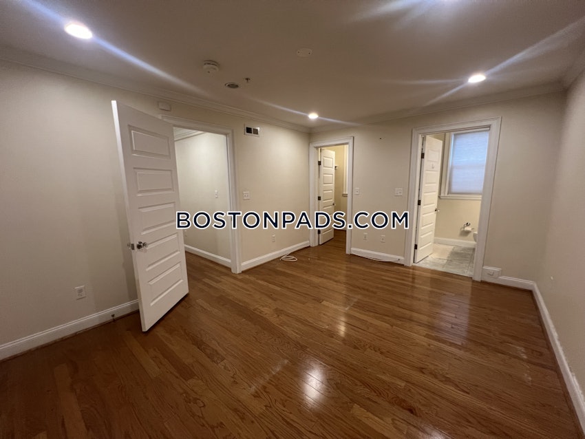 BROOKLINE - BEACONSFIELD - 2 Beds, 2 Baths - Image 13