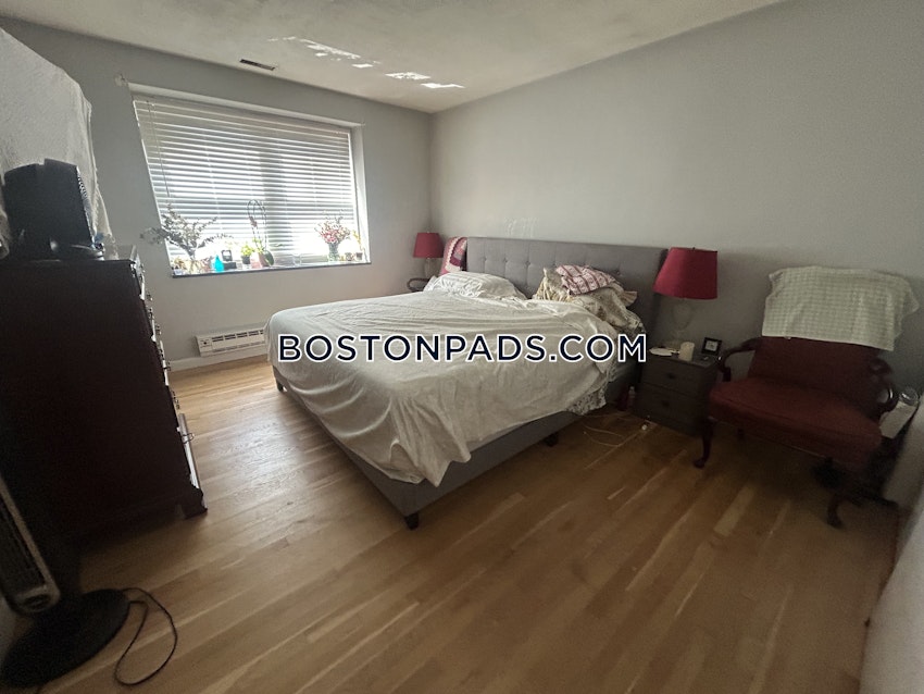 BOSTON - WEST ROXBURY - 2 Beds, 2 Baths - Image 2