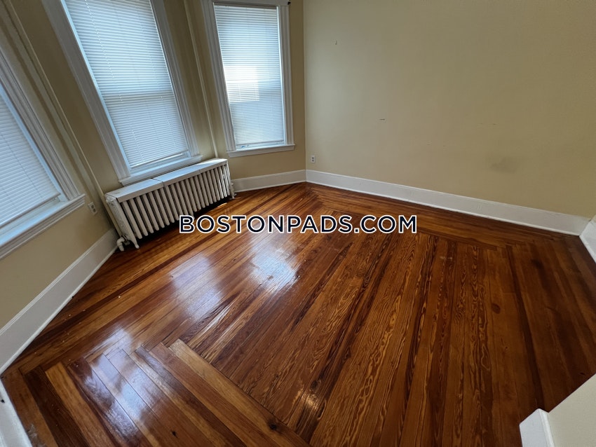 SOMERVILLE - DAVIS SQUARE - 3 Beds, 1 Bath - Image 7