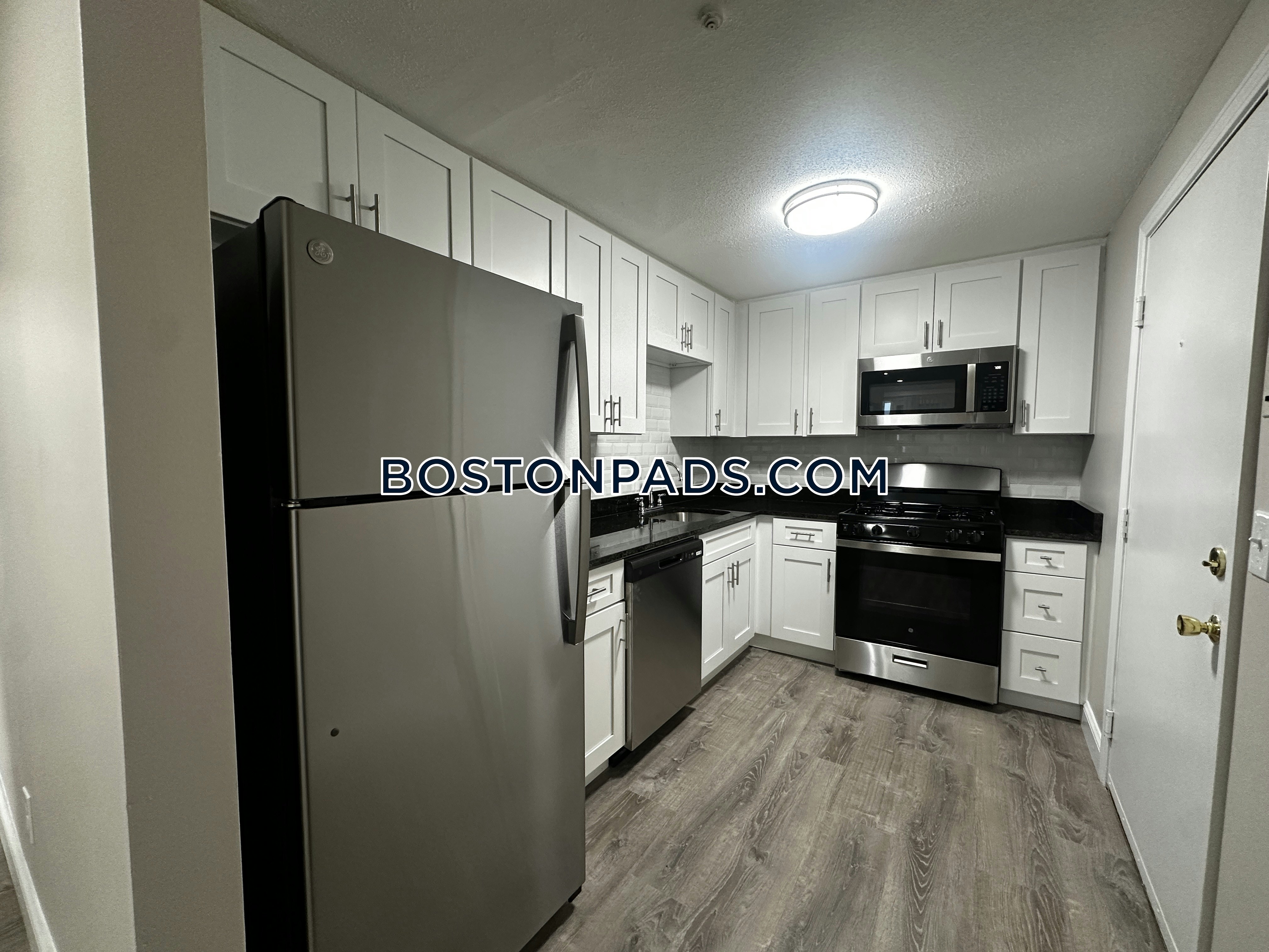 Billerica, MA - 2 Beds, 1 Bath - $2,400 - ID#6093337