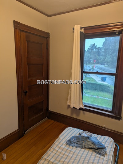Roslindale 2 Bed 1 Bath BOSTON Boston - $2,450 No Fee