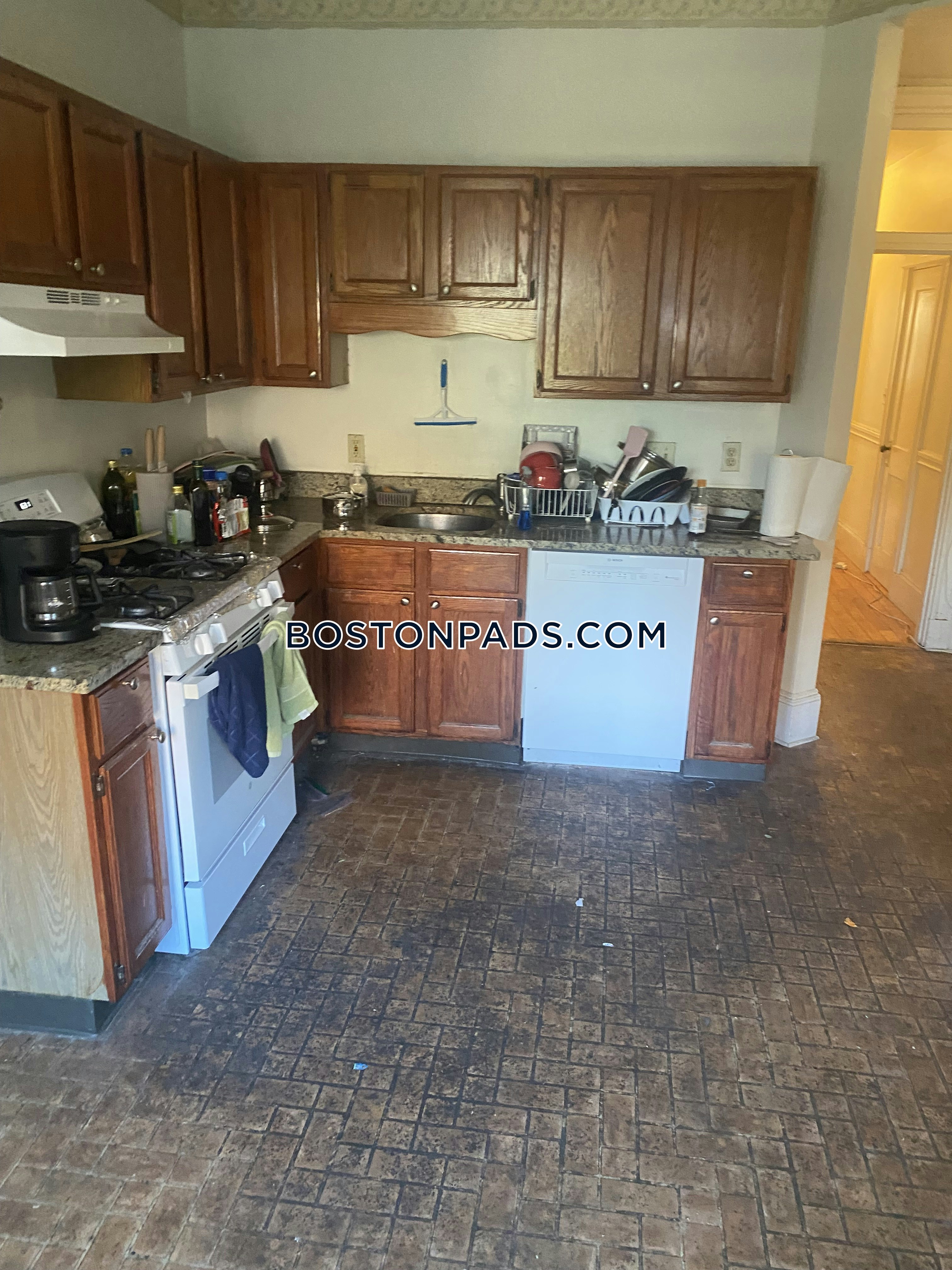 Boston - 4 Beds, 1 Baths