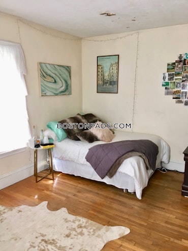 Boston - 2 Beds, 1 Baths