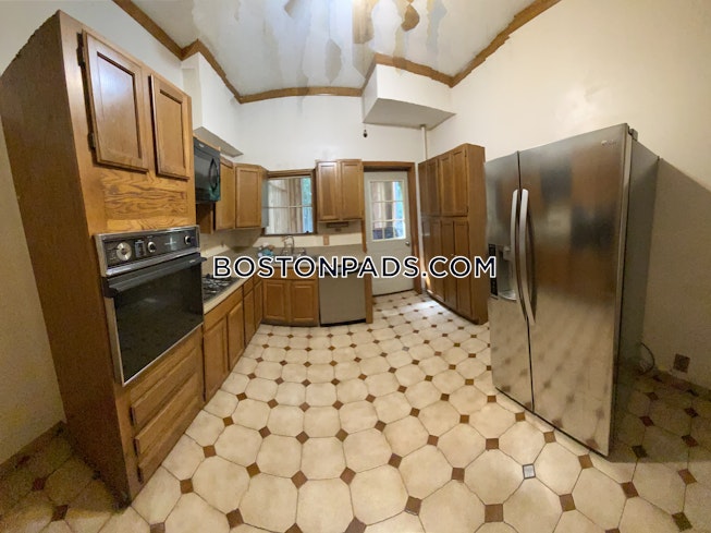 Boston - $3,800+ /mo