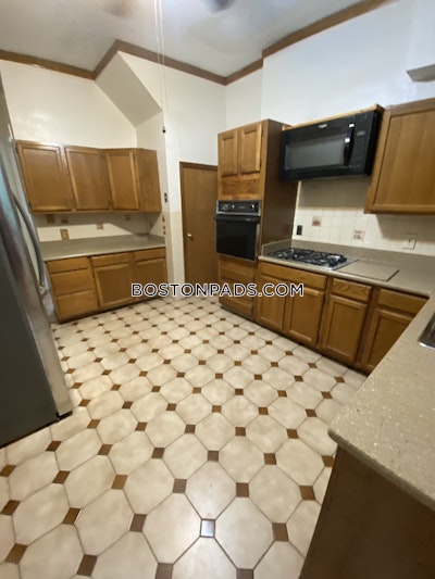 Brighton Lovely 3 Beds 1 Bath on Newton St Boston - $3,800 No Fee