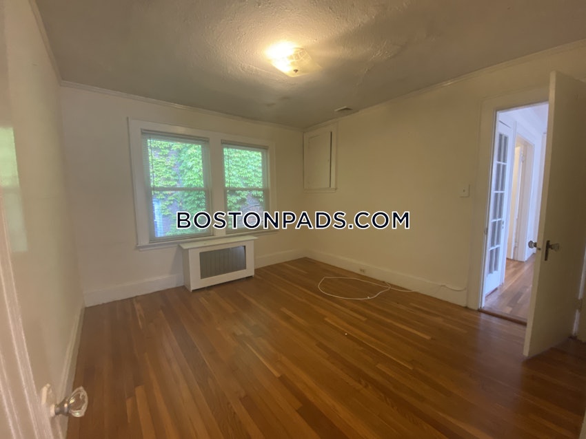 BROOKLINE- COOLIDGE CORNER - 4 Beds, 1.5 Baths - Image 6