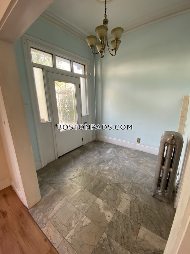 Boston - $3,800+ /mo