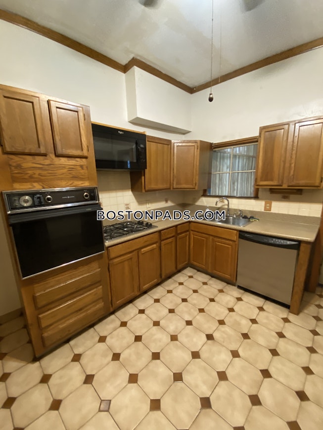 Boston - $3,800+ /mo