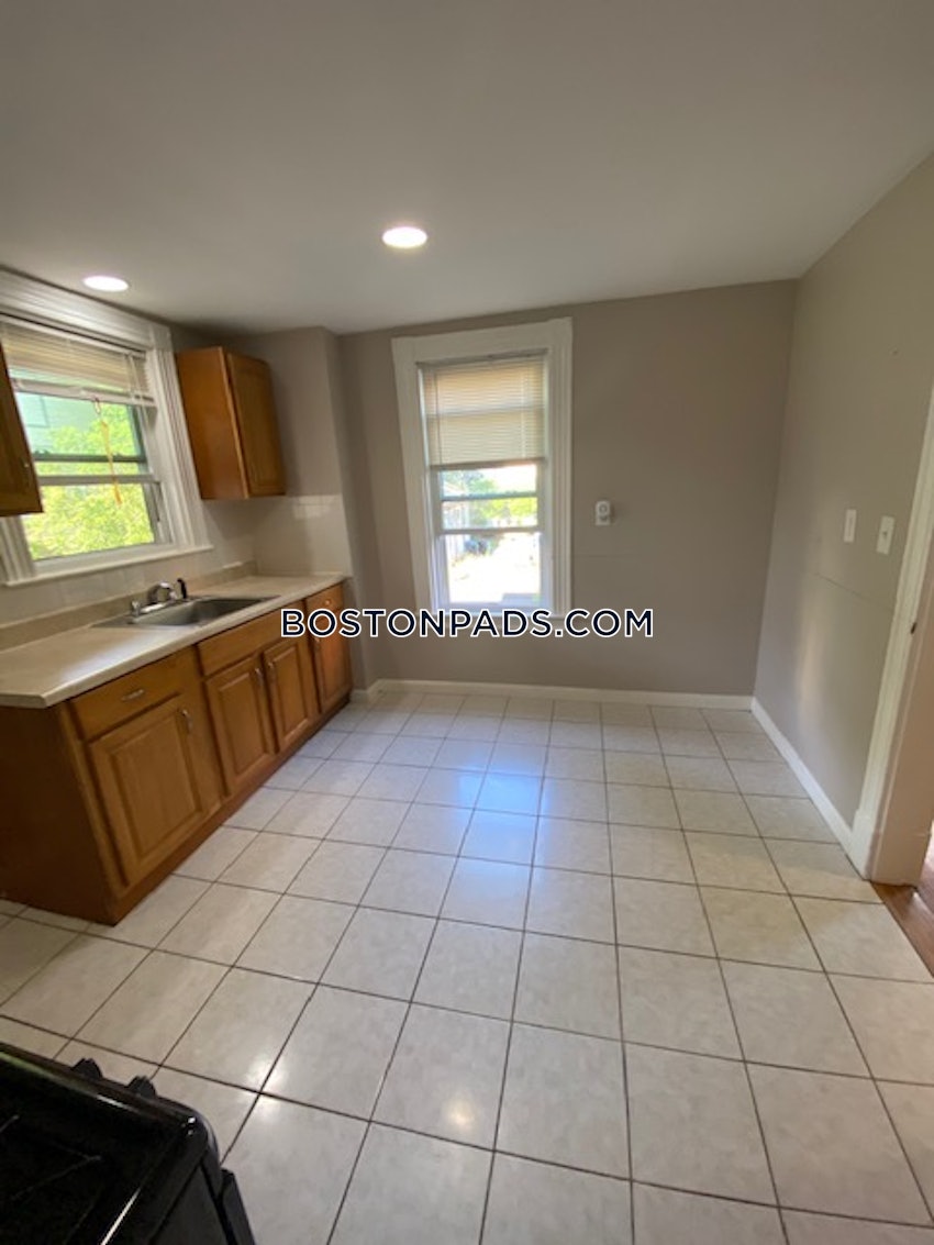 BOSTON - HYDE PARK - 3 Beds, 1 Bath - Image 17