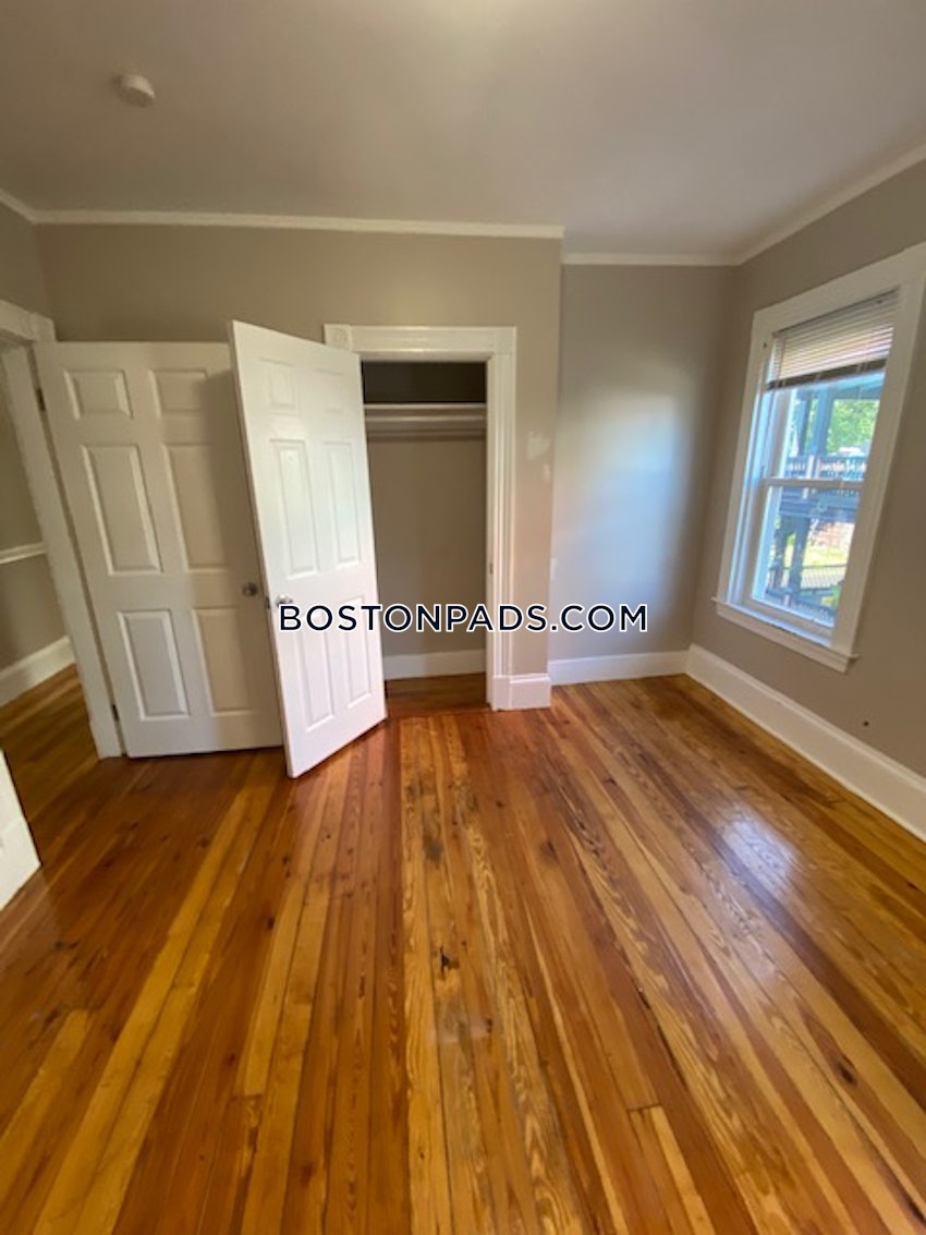 BOSTON - HYDE PARK - 3 Beds, 1 Bath - Image 10