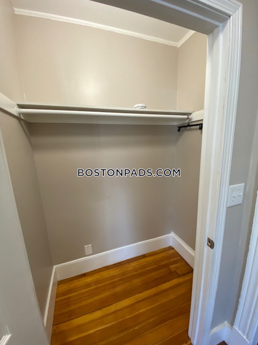 BOSTON - HYDE PARK - 3 Beds, 1 Bath - Image 9