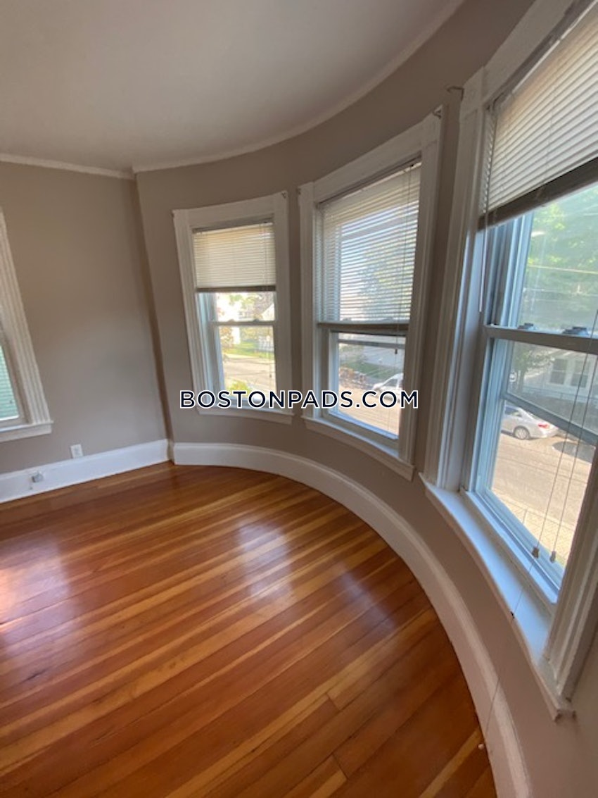 BOSTON - HYDE PARK - 3 Beds, 1 Bath - Image 6