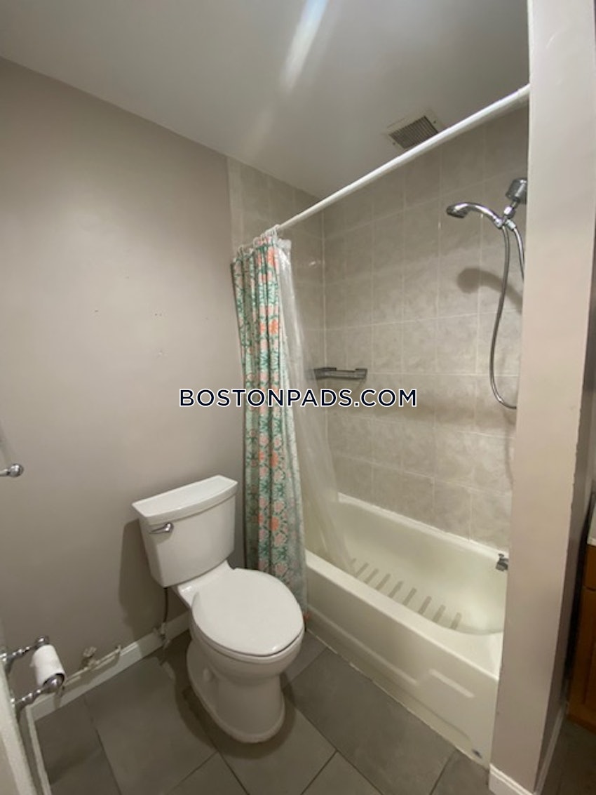 BOSTON - HYDE PARK - 3 Beds, 1 Bath - Image 4